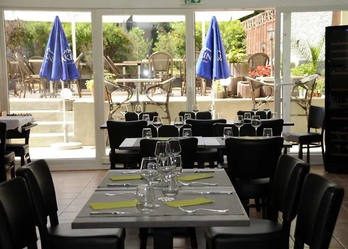 Restaurant La Croix Verte Szálloda 3*